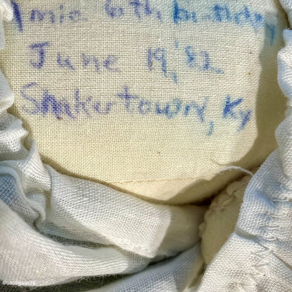 ▪️VTG▪️1980's18 Inch RARE & HARD-TO-FIND Handmade Embroidered Shakertown Doll - Picture 8 of 12